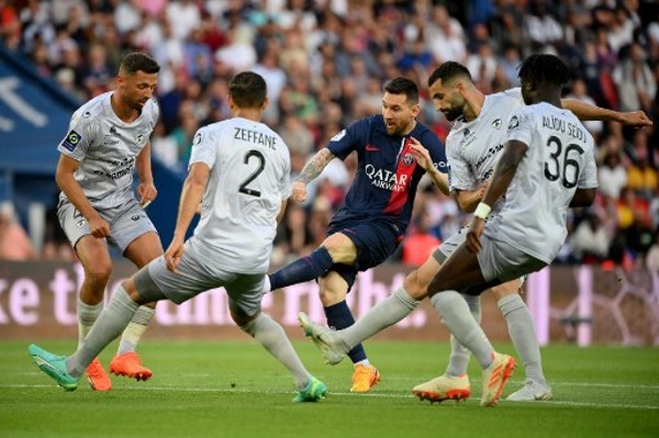 足球英超裁判再陷争议，赛后官方急发声明