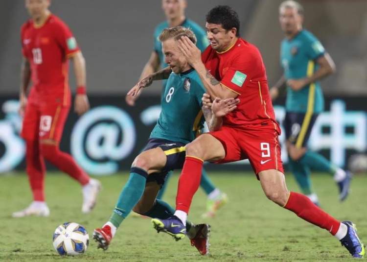 关键先生！高诗岩4中2得到8分5板8助&关键时刻拯救球队